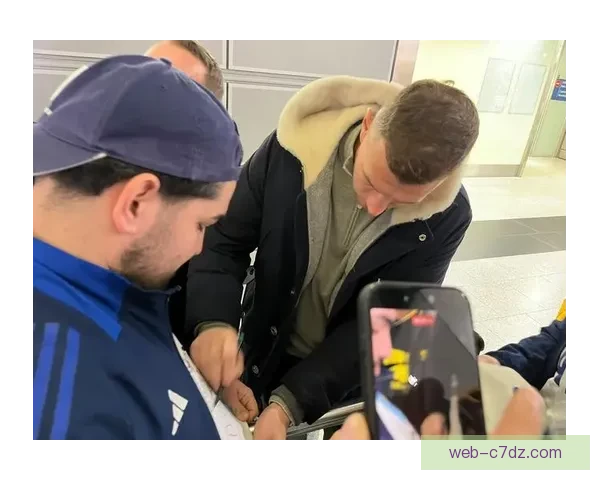 哲科抵德明体检签约沙尔克在即